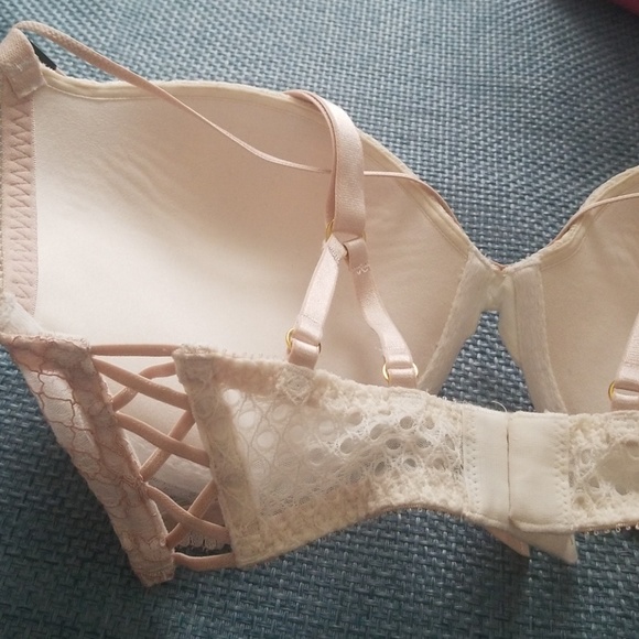 New! Victoria's Secret VERY SEXY PUSH UP! - Picture 7 of 8